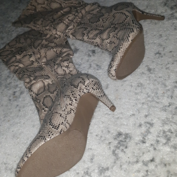 Sold NEW Snakeskin design boots - Picture 3 of 6